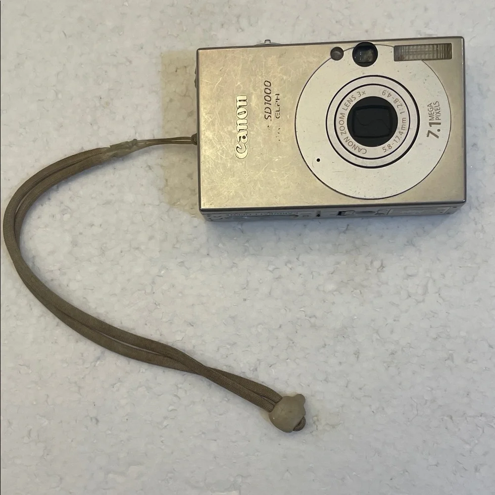 Canon PowerShot SD1000 Digital Elph Camera 7.1 megapixels 3x optical zoom Silver